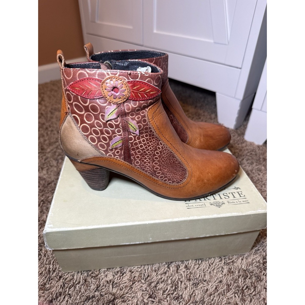 L'Artiste by Spring Step Leather Ankle Booties Floral Design Size 39 Women's 8.5